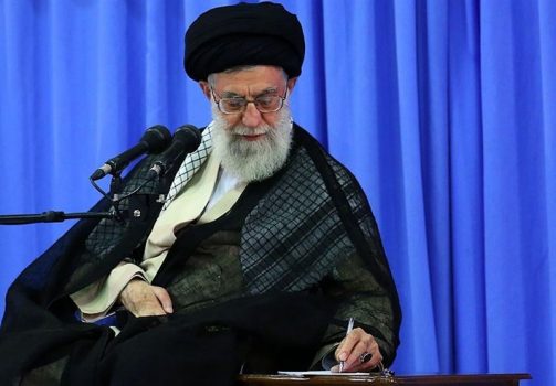 امام خامنه‌ای: مسئولان باید امکانات گسترده خود را در خدمت دعوت به نماز بگذارند