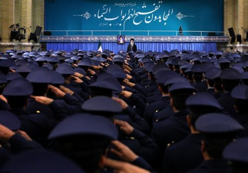 فرماندهان و کارکنان نیروی هوایی ارتش با امام خامنه‌ای دیدار کردند