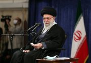 جمعی از کارگران با امام خامنه‌ای دیدار کردند